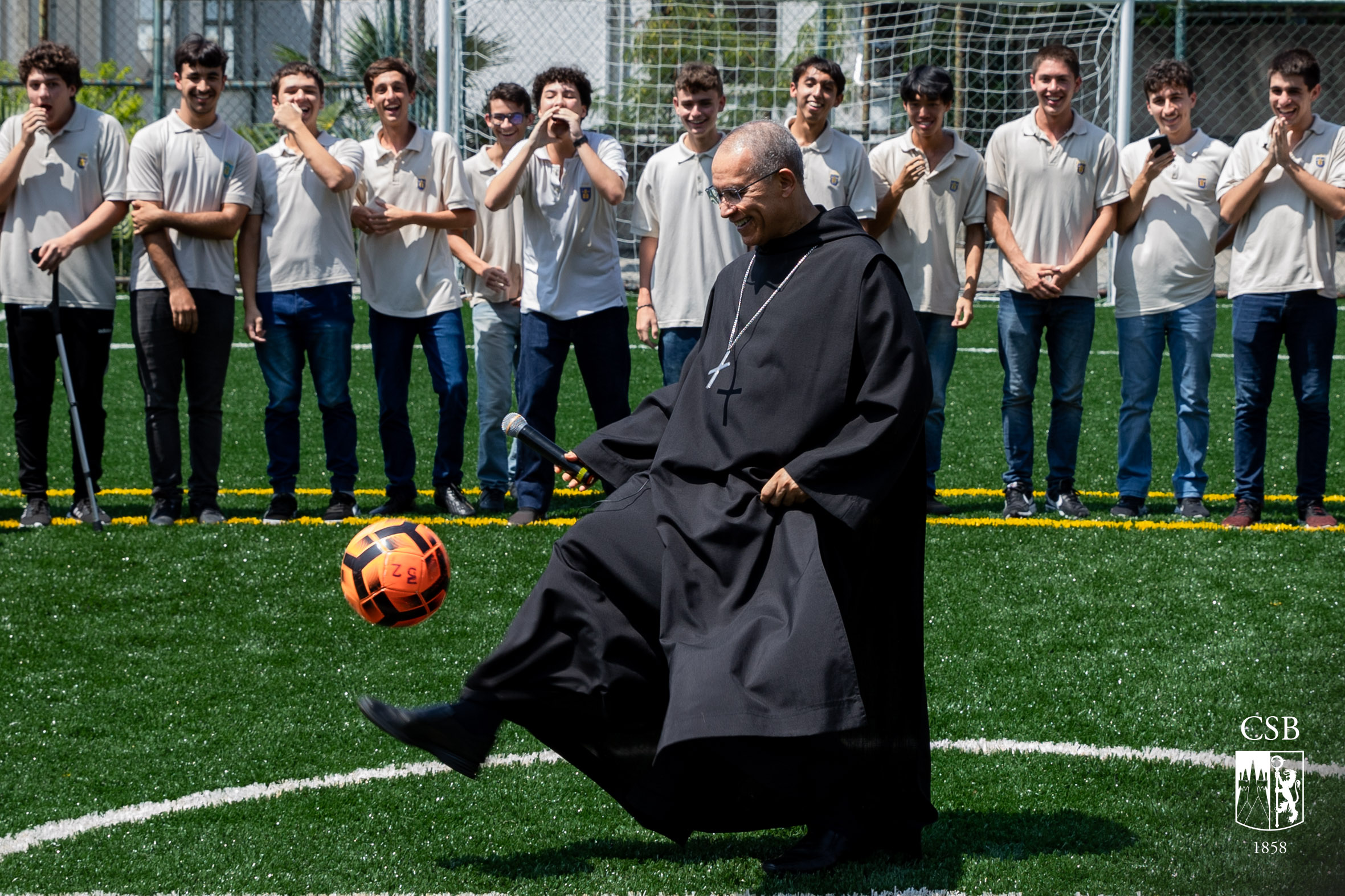 Inauguração da grama sintética no campão, com as bênçãos de Dom Abade Filipe