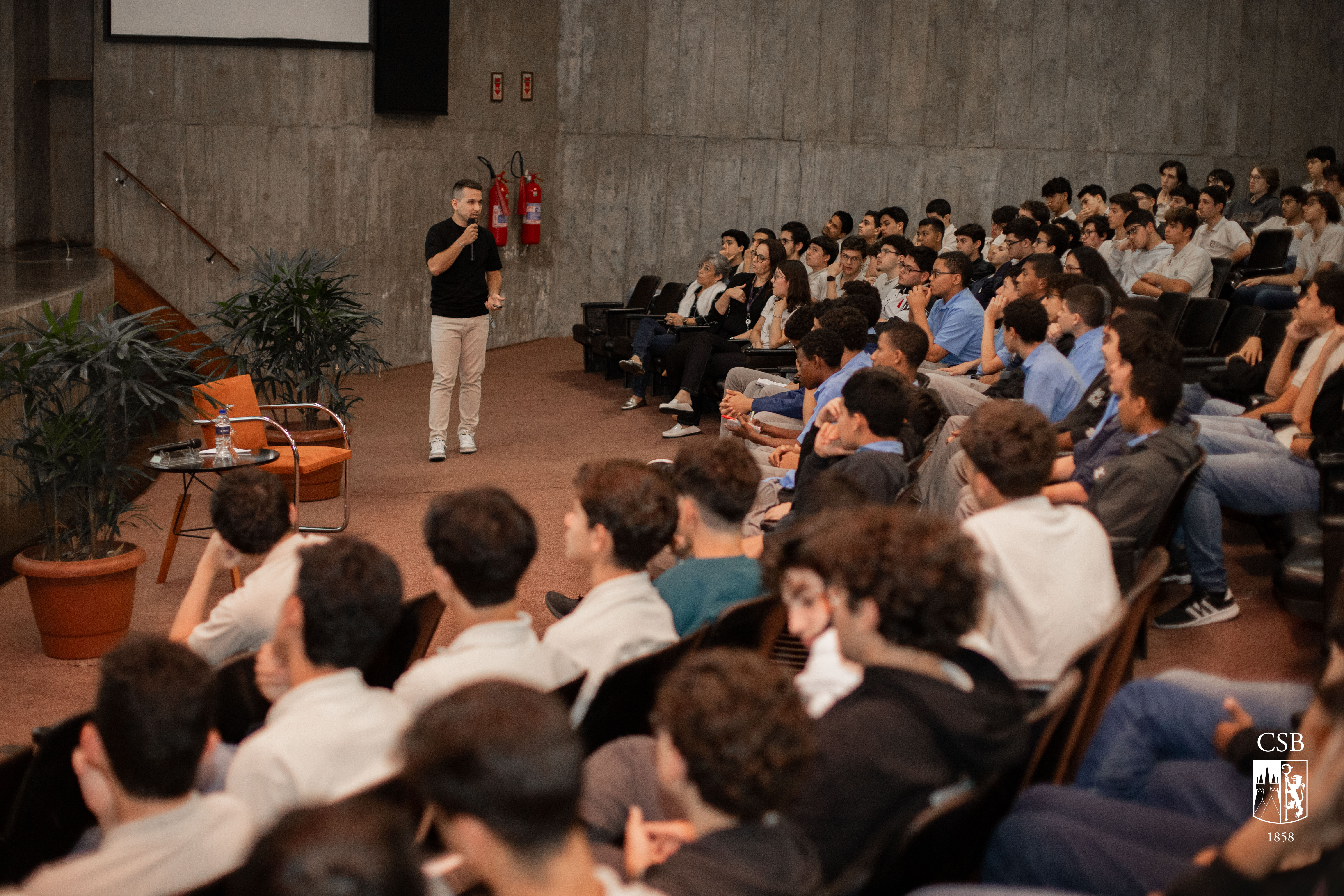 Ex-aluno do CSB, Leonardo Frazão, palestra para alunos da 2ª e 3ª séries EM