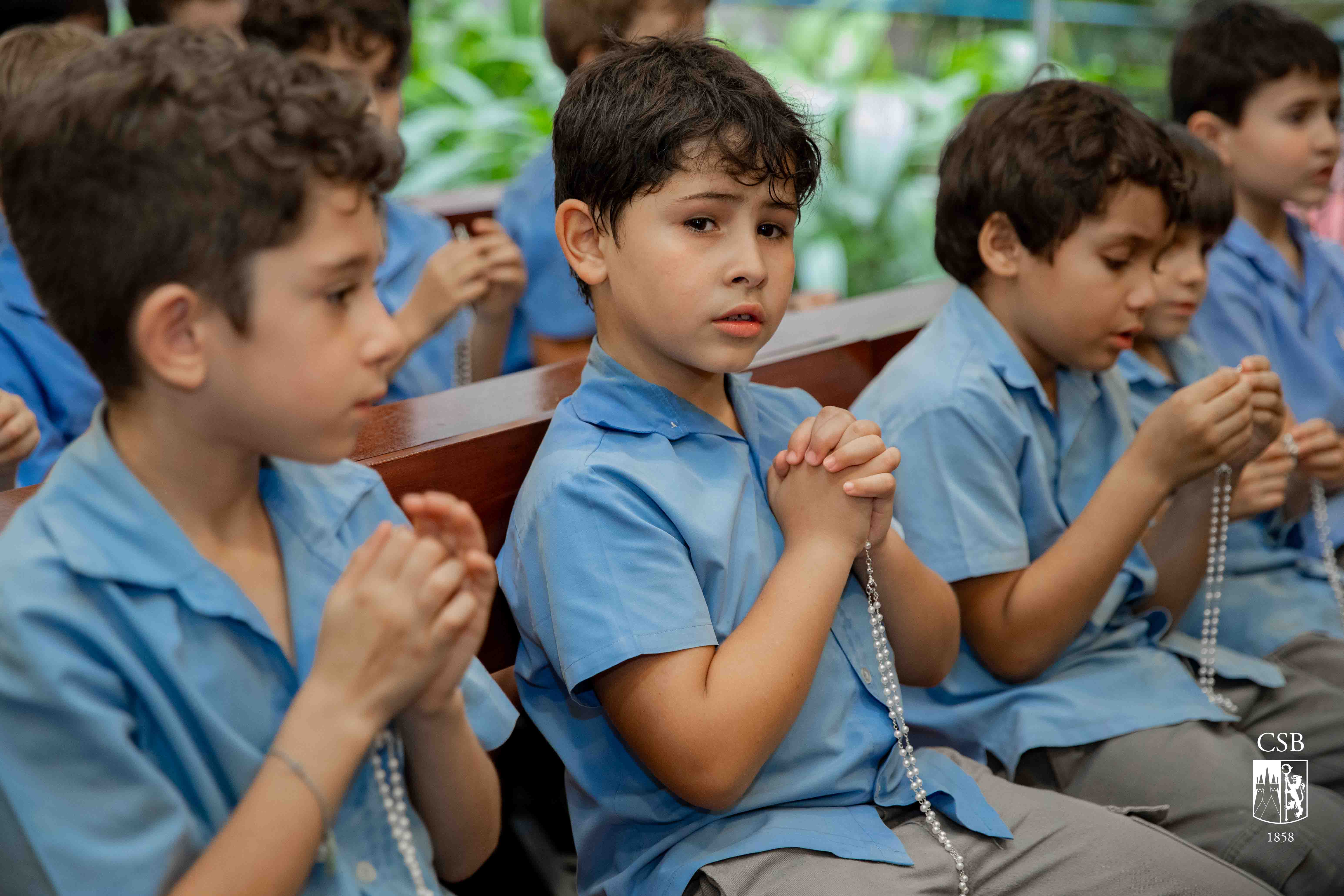A pedido do Papa Leão XIV, 1º 2º e 3º anos EF rezam o “Terço pela Paz”