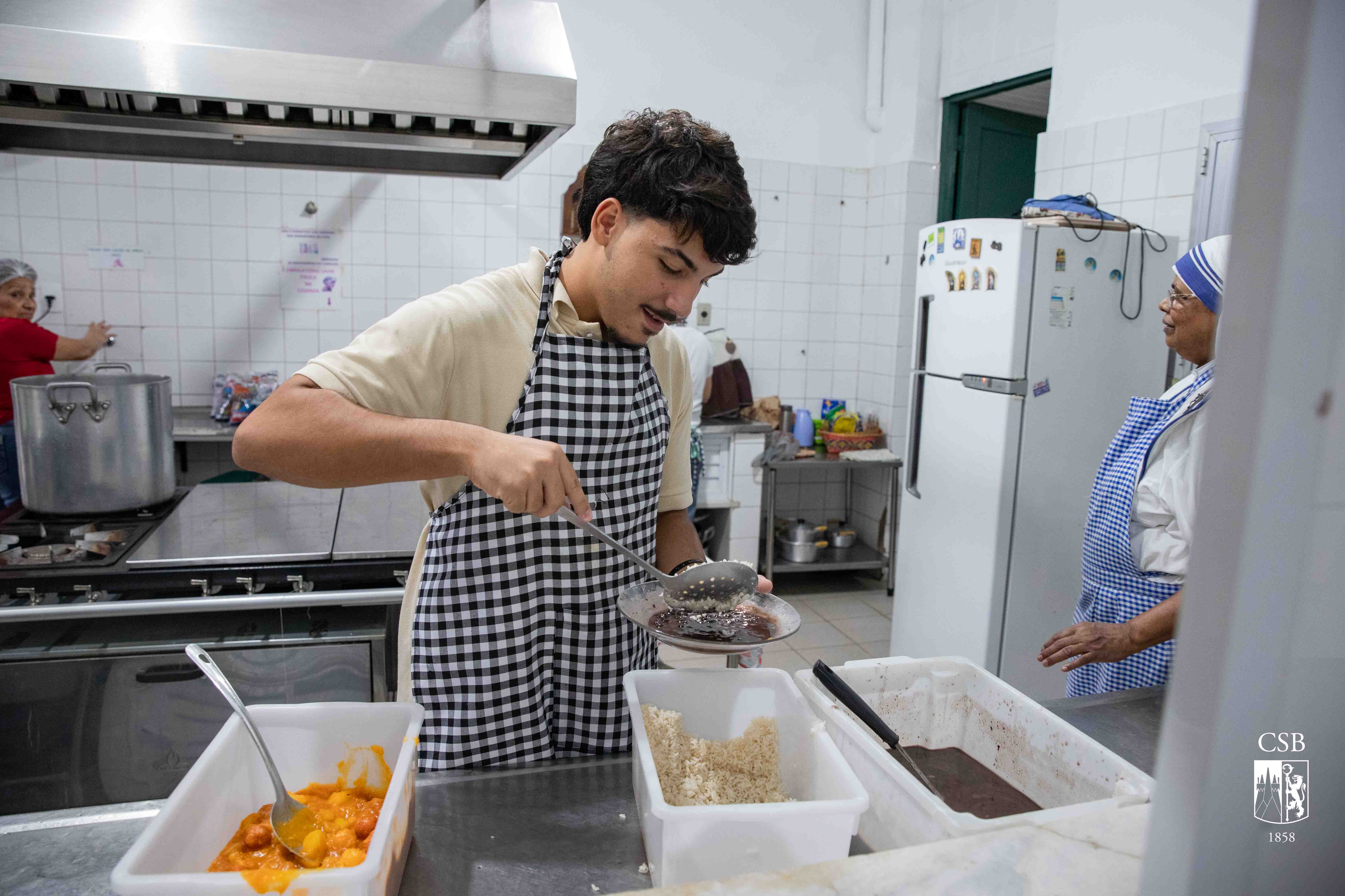 Alunos do Ensino Médio participam de voluntariado