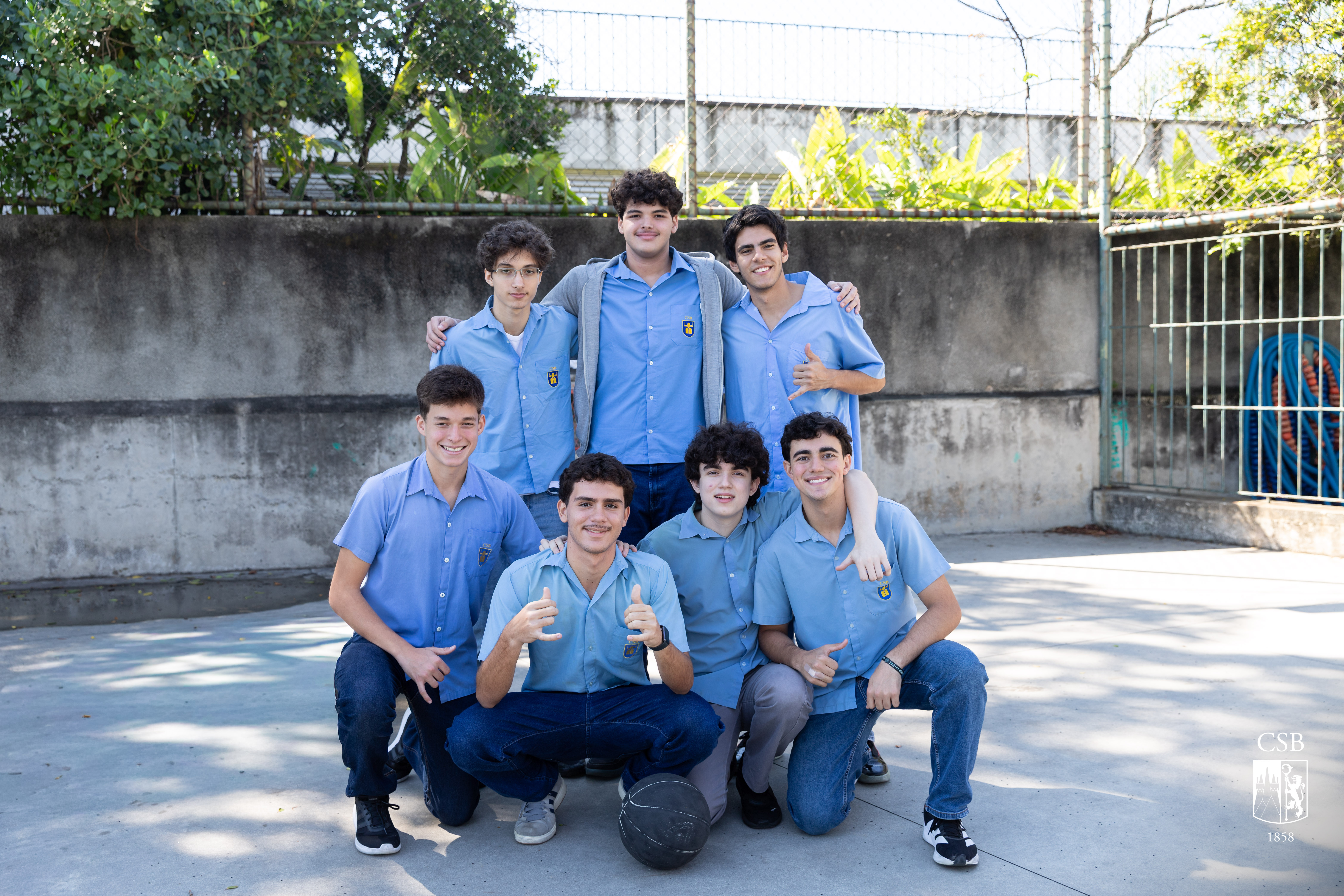3ª série EM veste a camisa azul, em Dia Temático